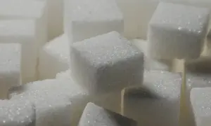 Kostki cukru, idealny zamiennik cukru do słodzenia kawy i deserów.