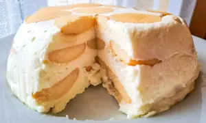 Pyszny deser z sera sernikowego i biszkoptów, idealny pomysł na to, co zrobic z sera sernikowego.