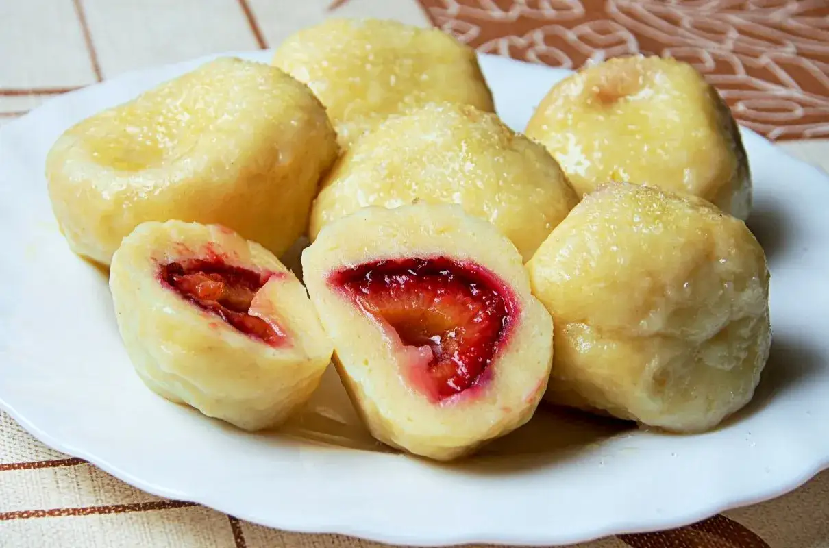Pyszne knedle ze śliwkami, idealne na deser. Ten przepis na knedle ze śliwkami to klasyka!